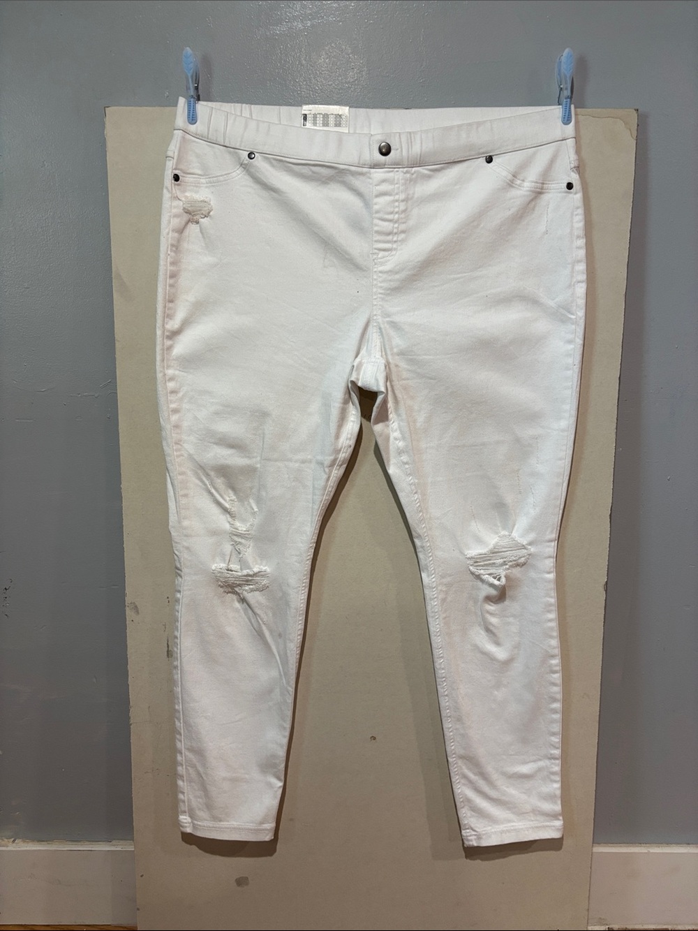 White Distressed Women's Jeans - Classic Slim Fit
